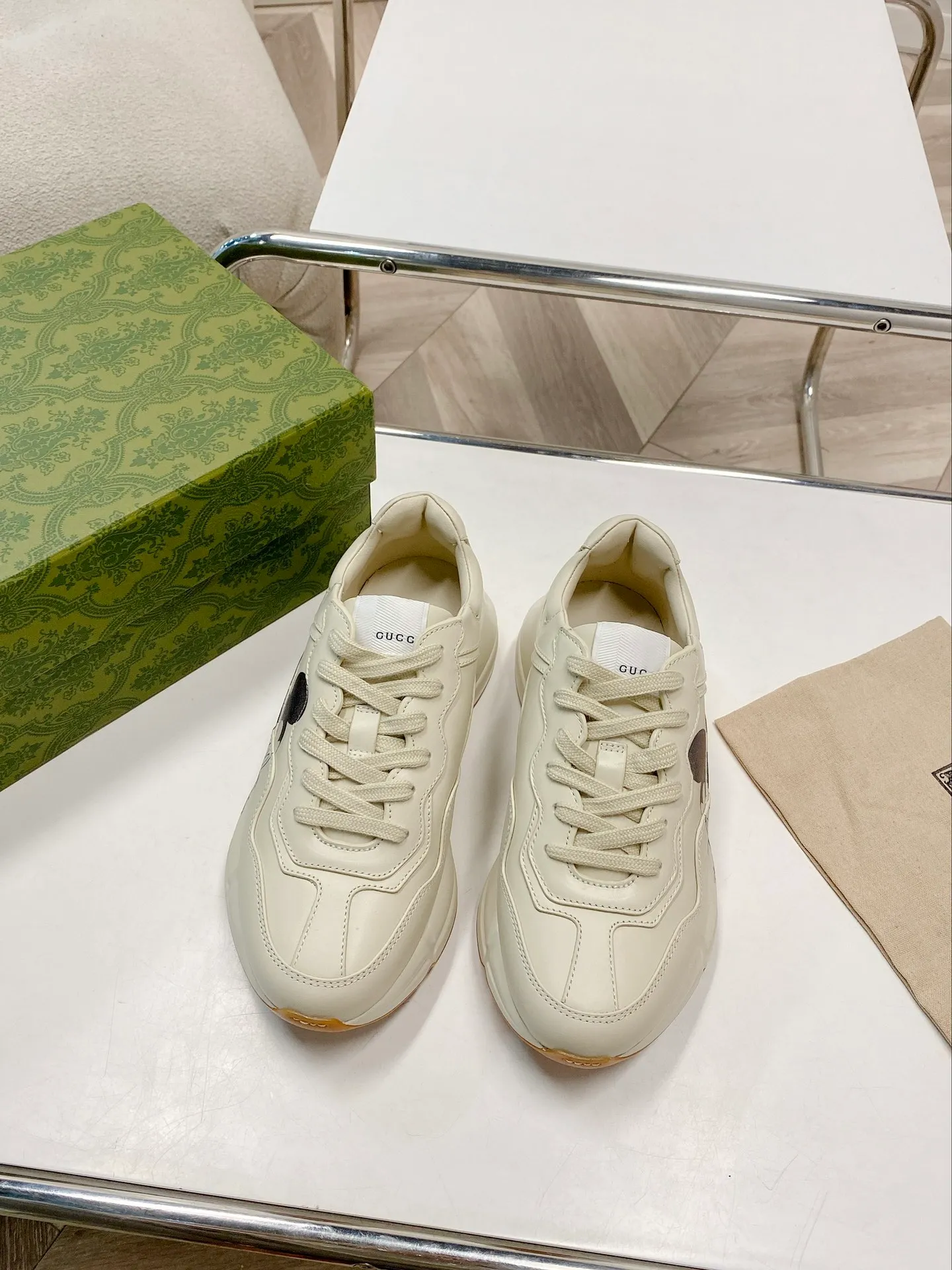👟👟Ex-factory price 480👟👟 Women's shoes, women's clothing, upgraded version 2022 Gucci Gucci top version couples' dad shoes series is new! 🖤 ⚠GG couple’s dad shoes have been popular in recent years; new colors are updated constantly; Gucci has updated new colors in 2022, and our home and counters have new ones at the same time. This classic dad shoe has celebrities and Internet celebrities Anchors and others are sure to plant grass and call ❤ Classic fashion style, distressed leather surface, 5D drawing printing; mixed surface splicing colors, etc... Original customization (off-white eco-friendly cowhide, first layer of cowhide inside), original outsole... Shiny colorful drawings embellish the sides of the shoe body, old color rubbing, package production technology, 1:1 creation / only to make the best shoes. Size: Women’s 35-45